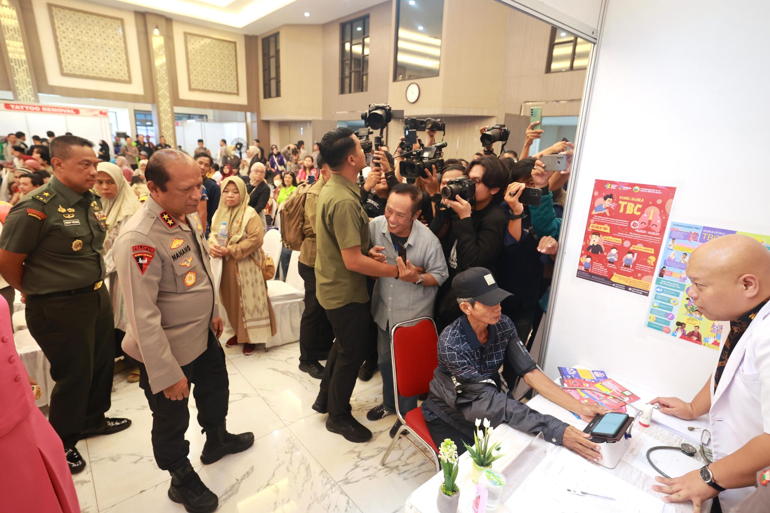 Polda Jatim Gelar Baktikes Hari Bhayangkara ke-79, Beri Layanan Kesehatan Gratis Belasan Ribu Warga Jawa Timur