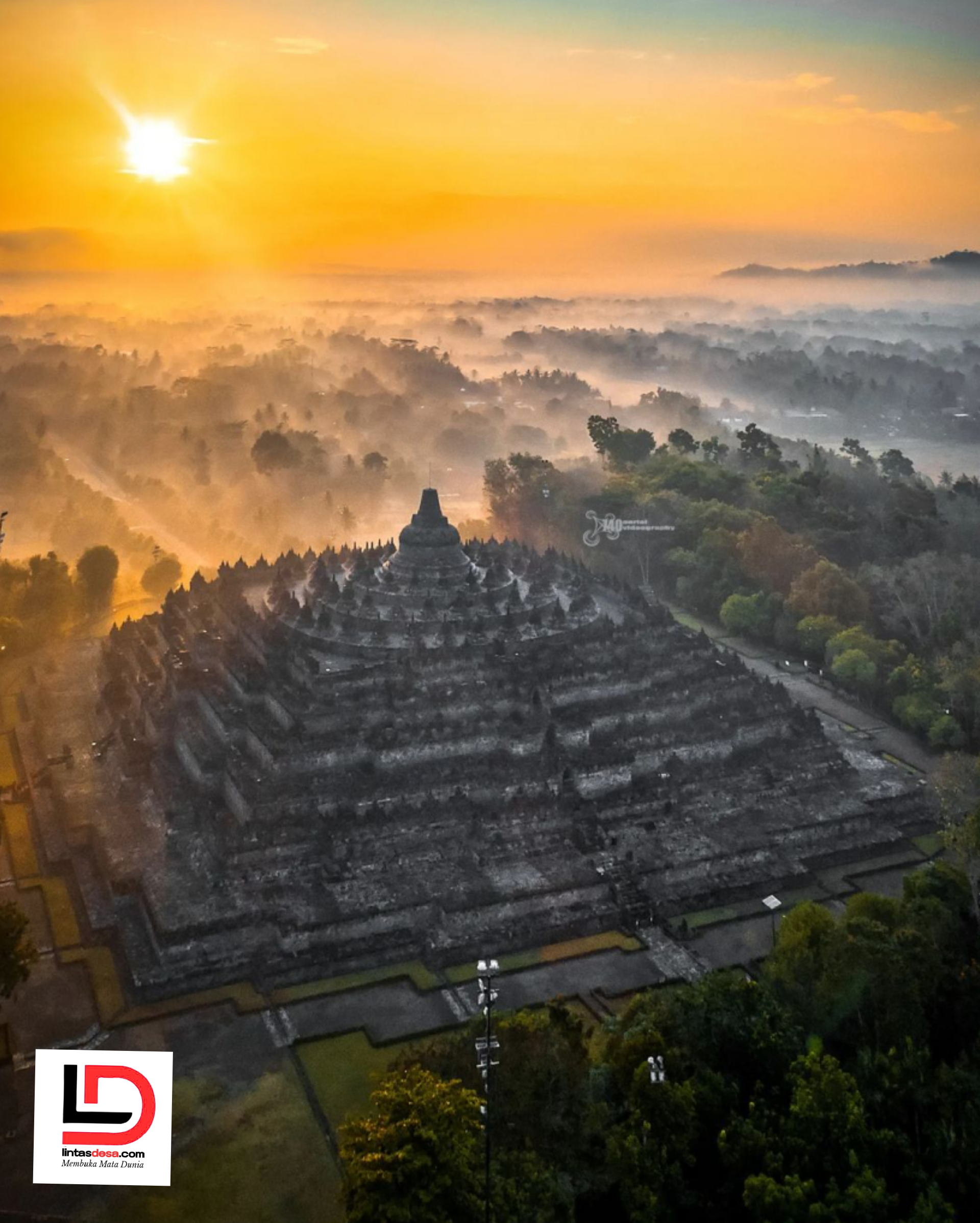 Candi Borobudur adalah salah satu Situs Warisan Dunia