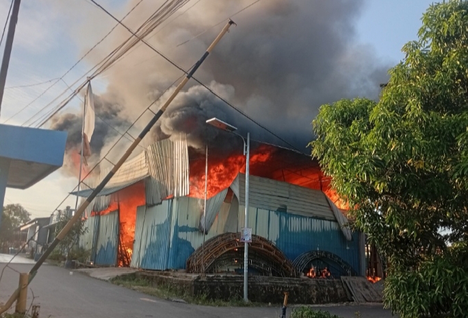 Kebakaran di Perum Aster Raya Buliang Batu Aji-Batam.