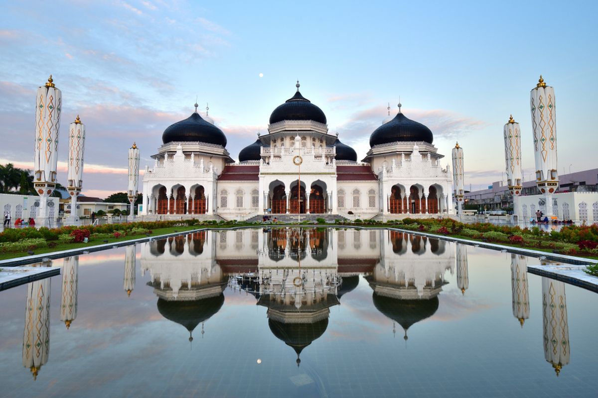 Tanah Aceh Kota Serambi Mekkah nya Indonesia.