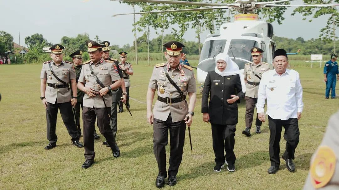 Memperingati HUT Bhayangkara, Kapolri Ziarah ke Makam Gus Dur.