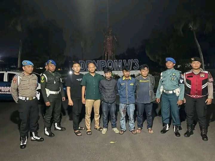 Perwira aktif TNI Angkatan Laut (AL) di Keroyok diTerminal Arjosari – Malang.