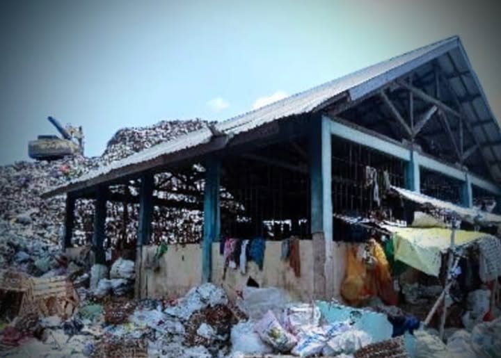 Ironi Intanpari: Surga Wisata di Atas Gunungan Sampah