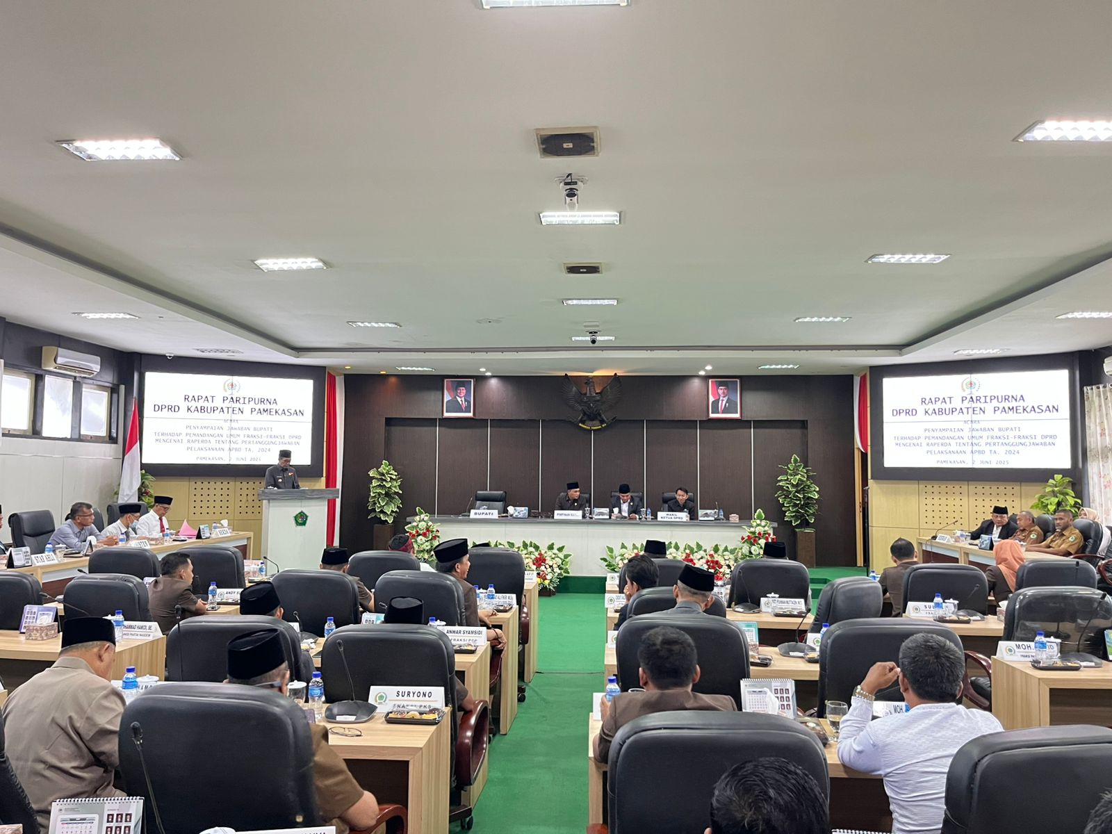 DPRD Pamekasan Gelar Paripurna Jawaban Bupati atas Pandangan Umum Fraksi, Bupati Ungkap Penyebab Gagal Bayar Tahun 2024